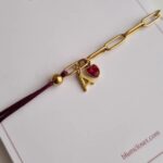 Pulseira Letra Coração Bordeaux